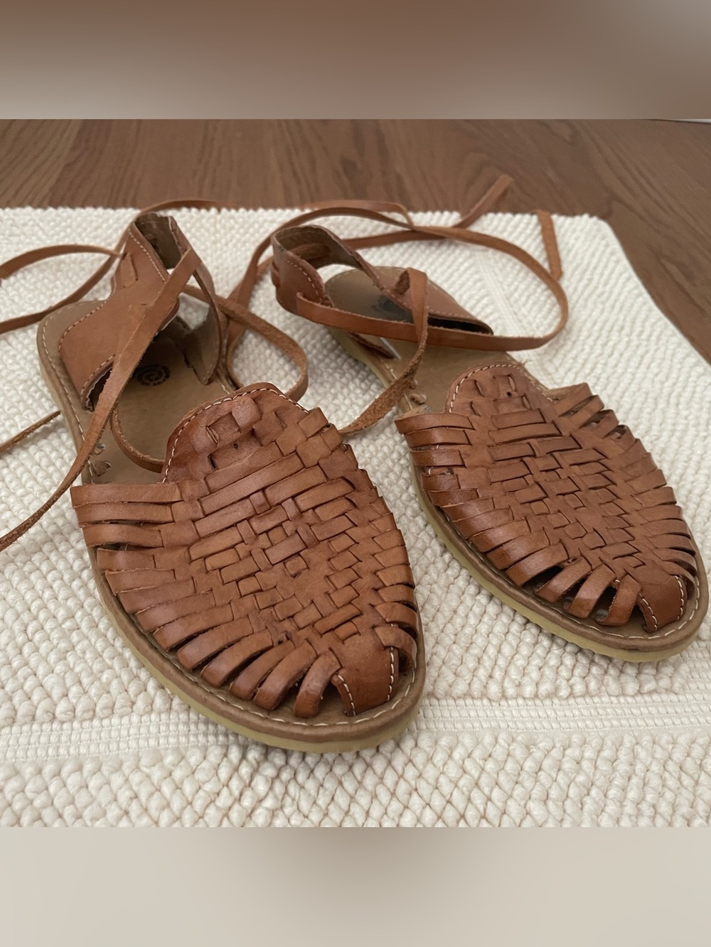 Women's Brown Leather Huarache Lace-Up Closed-Toe Sandals - Picture 2 of 5